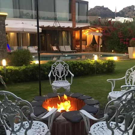 Orangeus Villa *